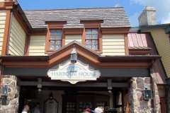 col-harb-house-entrance