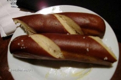 Le-Cellier-Pretzel-Bread