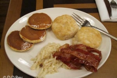 wave-brplate-panckakes-bacon