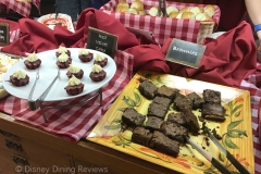 te-dinner-buffet-cakes-brownies