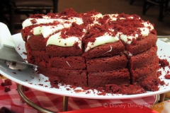 te-dinner-buffet-red-velvet-cake